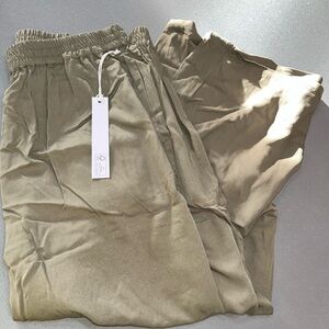 Women’s 1X Olive Green Pants ((NWT))